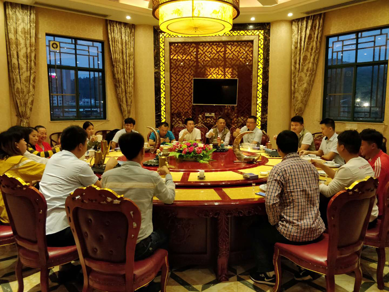 齊心協(xié)力，為公司的未來再創(chuàng)輝煌！